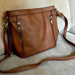 Browning Concealed Carry Purse with 2 keys and strap.